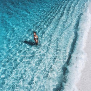 Создать мем: summer vibes, swimming, summer beach