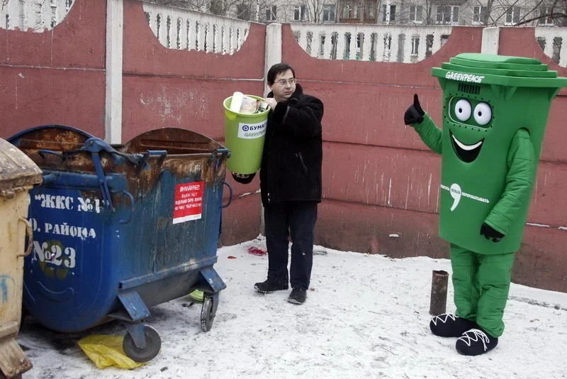 Create meme: dumpster cool, trash can, trash cans