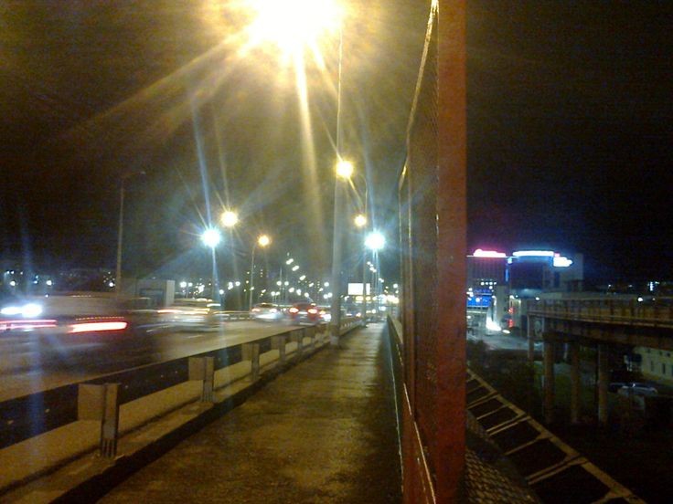 Создать мем: ночью, ночная набережная атырау, великий устюг мост