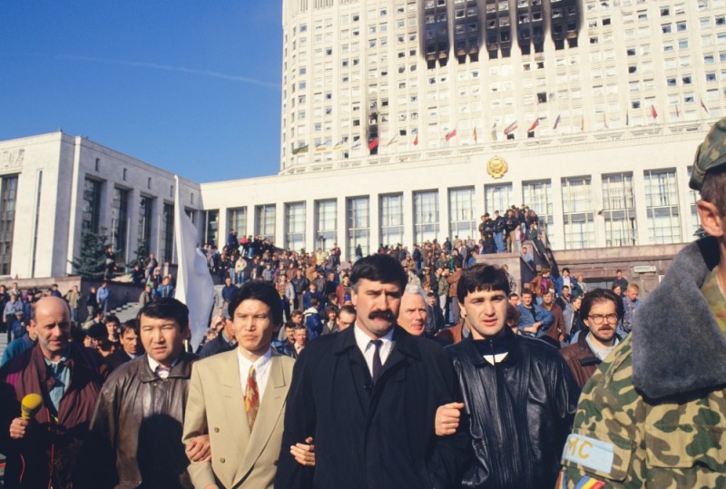Создать мем: 1991 год, белый дом в москве, конституционный кризис 1993 года в россии