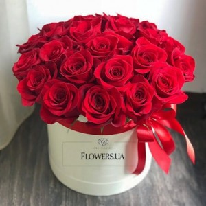 Create meme: red roses in box, roses in hatbox, roses in box