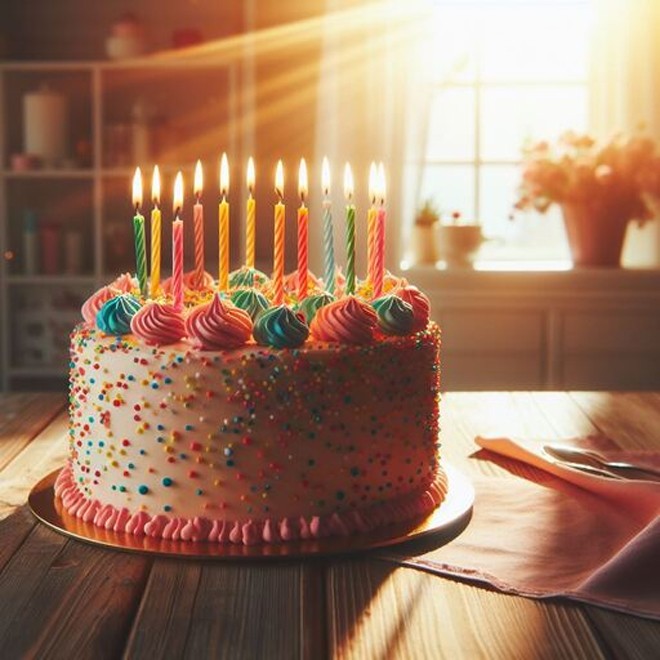 Создать мем: тортик со свечкой, красивый торт со свечами, торт со свечами