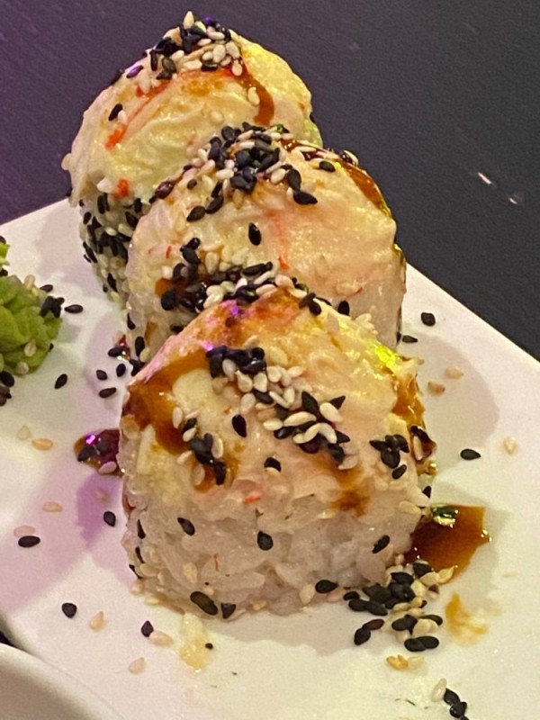 Создать мем: суши вкусные, запеченные роллы, суши роллы
