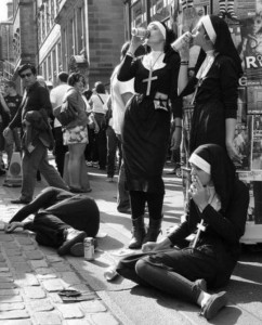 Создать мем: монахиня черно белое фото, картинки монашки с сигаретой черно белые, nun bad