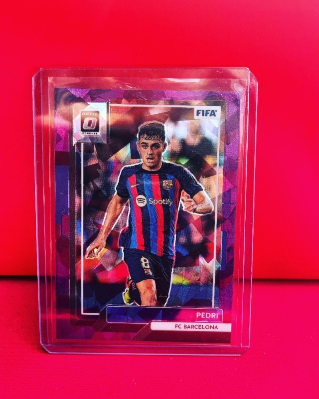 Создать мем: pedri barcelona, panini fifa 365 2022, фил фоден fifa 19