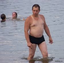 Создать мем: купальники на пляже, в купальнике на пляже, chubby bear dad
