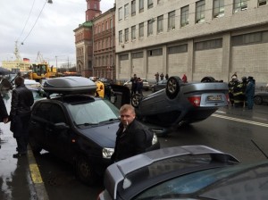 Создать мем: дтп, машины около госдумы, дтп на васильевском острове