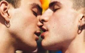 Создать мем: гейский поцелуй