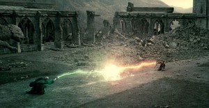 Создать мем: руины хогвартса, Гарри Поттер и Дары Смерти, битва за хогвартс развалины