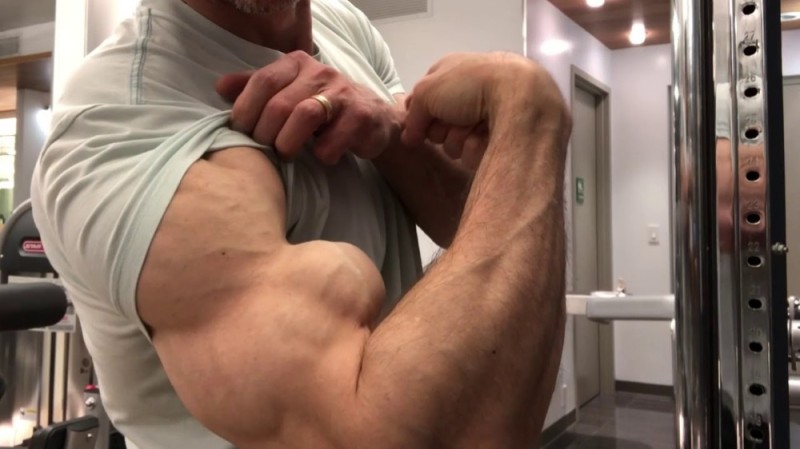 Create meme: big biceps, beautiful biceps, biceps at home
