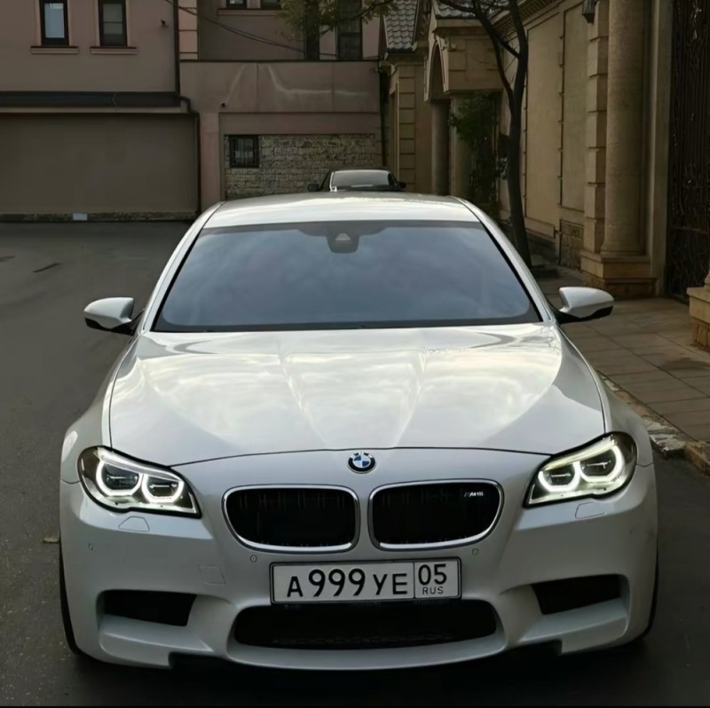 Создать мем: BMW 1er II (F20-F21), bmw 520 белая, бмв м5 999