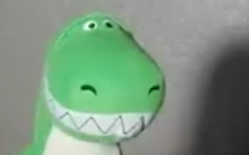 Создать мем: динозавр икеа игрушка, плюшевая голова динозавра, зеленый динозаврик