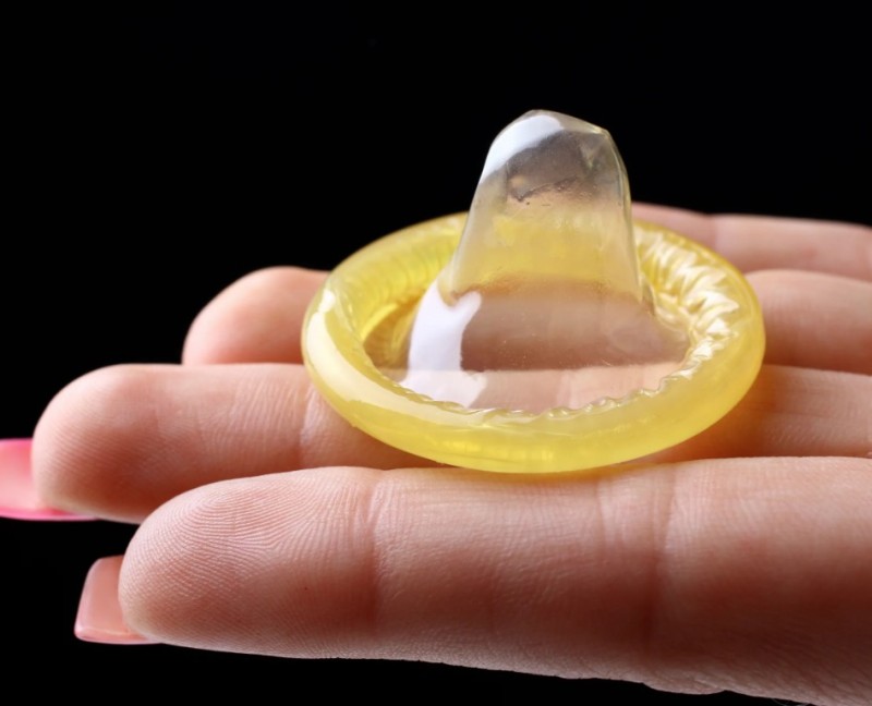 Создать мем: презервативы хорошие, презервативы разные, использованный презерватив