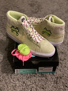 Создать мем: спортивная обувь, nike sb blazer frog skateboards, кроссовки оригинальные