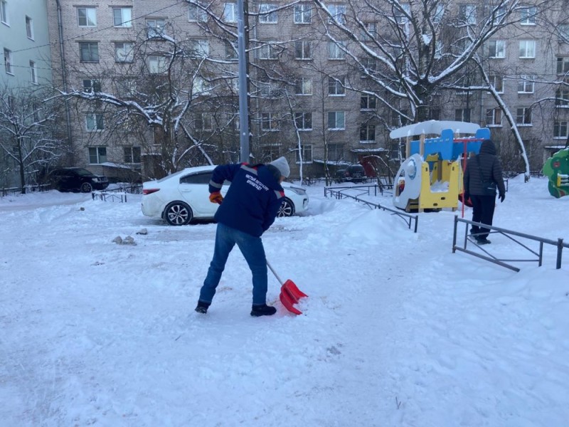 Create meme: Pure snow, snow in the yard, removes snow