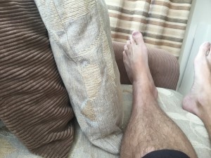 Создать мем: мужские ступни ног красивые, мужские ступни ног, волосатые ноги