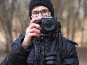 Создать мем: Meyer-Optik, Nikon F, парень с фотоаппаратом