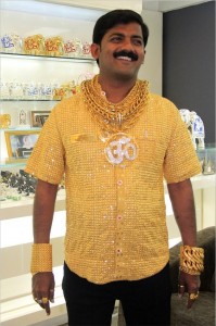 Создать мем: indian gold shirt, индийский миллионер в золотой рубашке, датта пхуге золотая рубашка