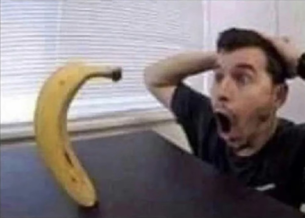Создать мем: банан человек, банан мем, мужчина удивляется банану