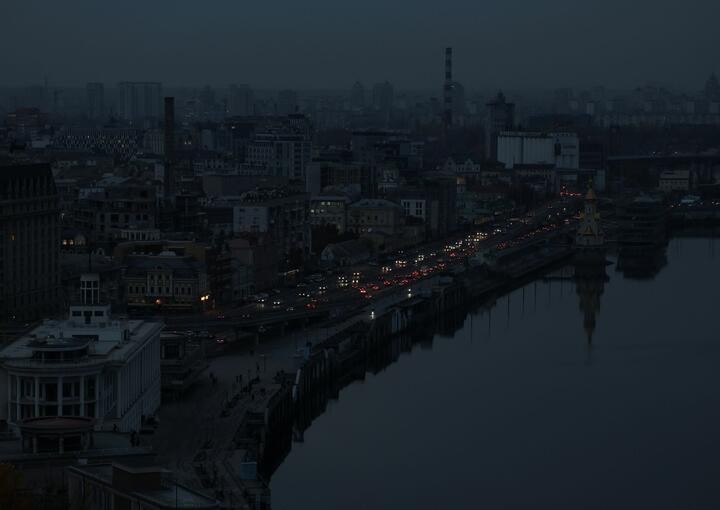 Создать мем: киев ночью, город без света, киев вечером