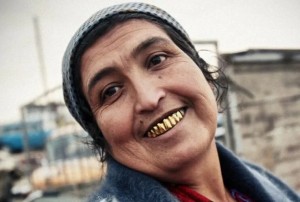 Create meme: Gypsies, Gypsies with gold teeth