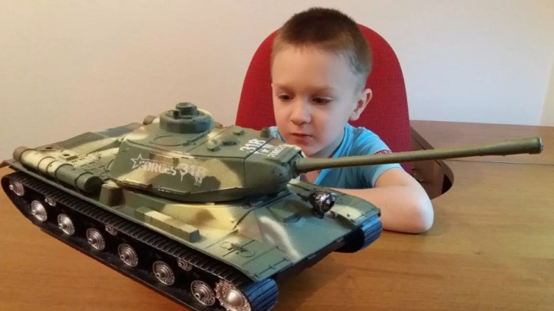 Создать мем: игрушки танки, танк на пульте управления, радиоуправляемая модель танк