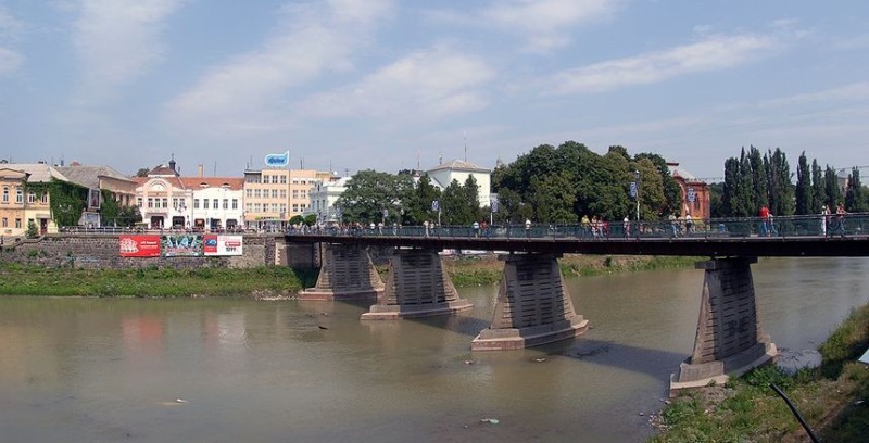Create meme: The river is already in Uzhgorod, Uzhgorod, Uzhgorod pedestrian bridge