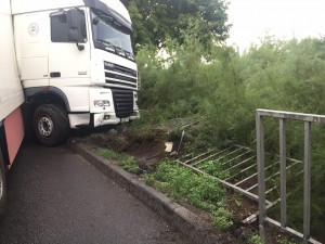 Создать мем: грузовик volvo, грузовики scania, транспортное средство