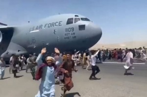 Создать мем: афганистан недают самолет летать, самый смешной самолет в мире, талиб на самолёте мем