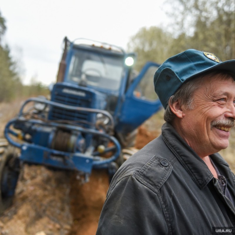 Create meme: tractor driver in a tractor, tractor , tractor driver