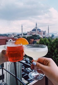 Создать мем: cocktail, молотов грейпфрут коктейль, коктейли на террасе