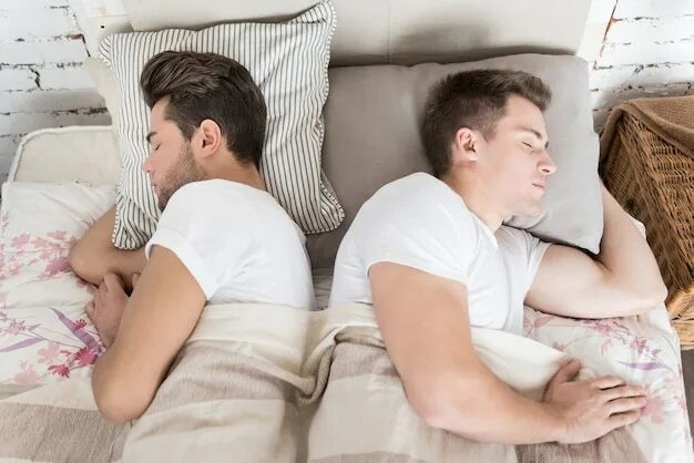Создать мем: парни спят друг с другом, два мужчины спят