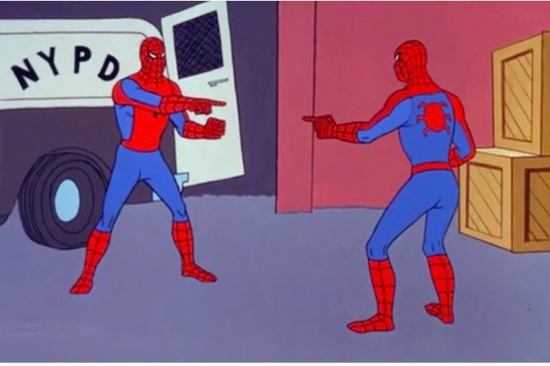 Создать мем: мемы человек паук, мем два человека паука, человек паук показывает друг на друга