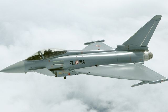 Create meme: typhoon fighter, assembled model revell eurofighter typhoon / twin seater (04338) 1:72, german eurofighter typhoon