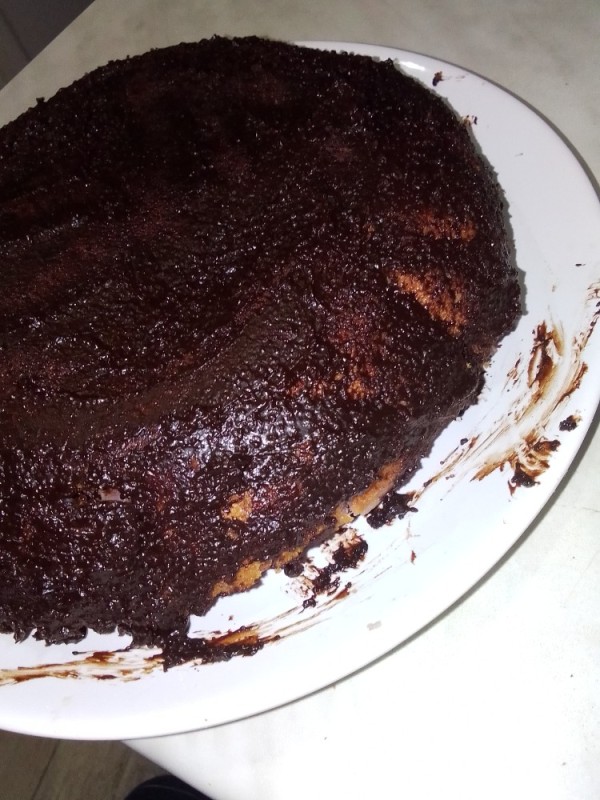 Создать мем: шоколадный торт со сметанным кремом, влажный шоколадный бисквит для торта, шоколадный пирог