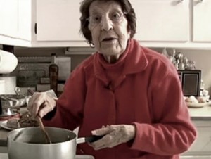 Создать мем: старушка, на кухне, готовить еду