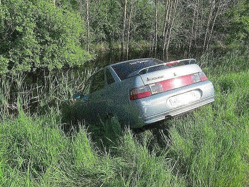 Создать мем: ваз 2112 2004, ваз 2112 серебристая, lada ваз 2112