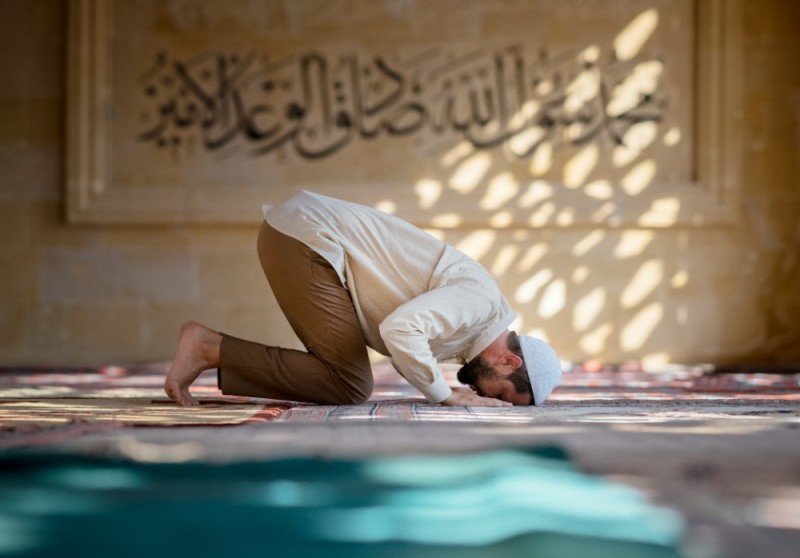 Создать мем: оилавий намоз укиш тартиби, namaz, девушка