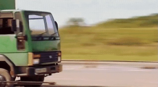 Создать мем: бесконечная гифка с грузовиком, дальний восток, зеленый грузовик