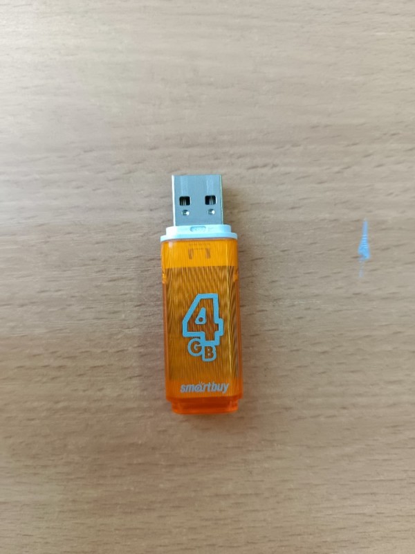 Создать мем: флешка smartbuy glossy usb 2.0 16gb, флешка smartbuy glossy usb 2.0 8gb, флешка smartbuy