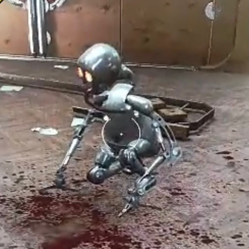 Создать мем: робот бомж, супер боевой робот из железа маленький, боевой робот