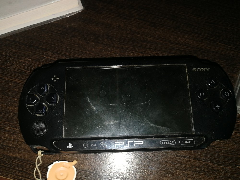 Psp vk. ПСП е1008. Sony PSP e1008. Стик для ПСП е1008. PSP e1004 и e1008.
