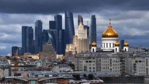 Создать мем: Москва, сталинские высотки и небоскребы, фото церковь и небоскребы в москве