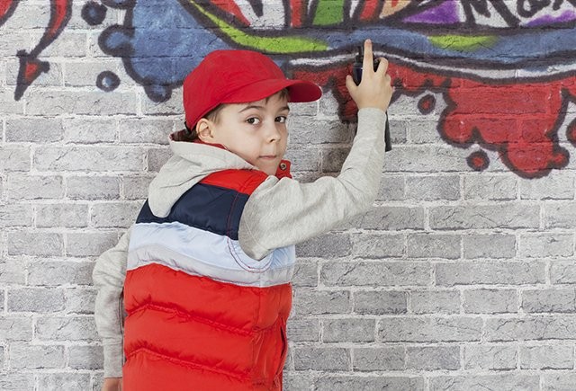 Создать мем: граффити мелом, граффити boom, граффити для детей