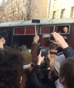 Создать мем: автозак, навальный в автозаке, Навальный в автозаке