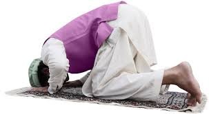 Создать мем: молящийся мусульманин на коврике, что такое намаз у мусульман, поза для молитвы мусульман