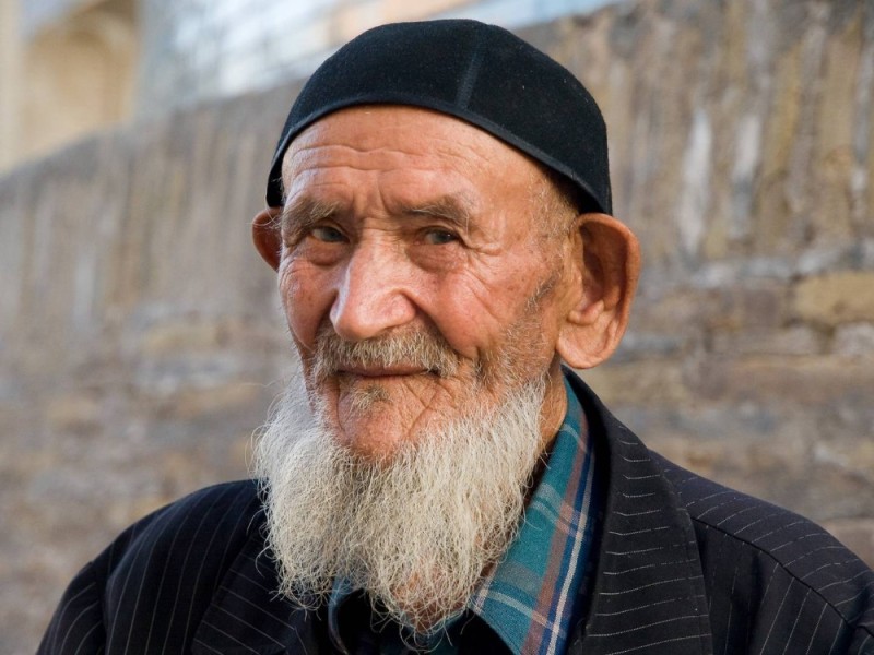 Создать мем: старик в тюбетейке, узбеки таджики, казахи и узбеки