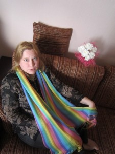 Создать мем: палантин женский, шаль из секционной пряжи, радужный шарф
