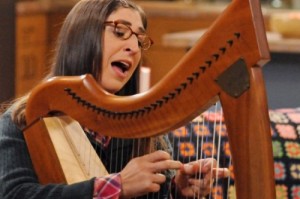 Создать мем: harp, сериал теория большого взрыва, mayim bialik