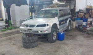 Create meme: Toyota Hilux, tires on Kia Sportage 1, toyota hilux 1994